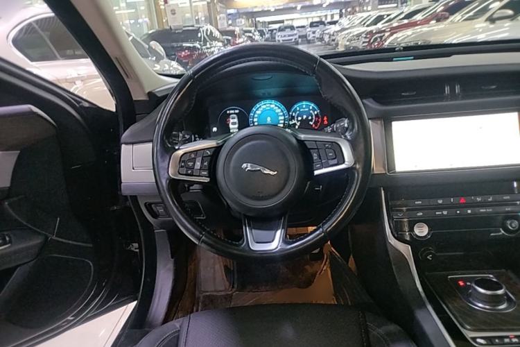 Used Jaguar XFL 2019 XFL 2.0T 250 PS Two-Wheel-Drive Luxury Edition Steering Wheel