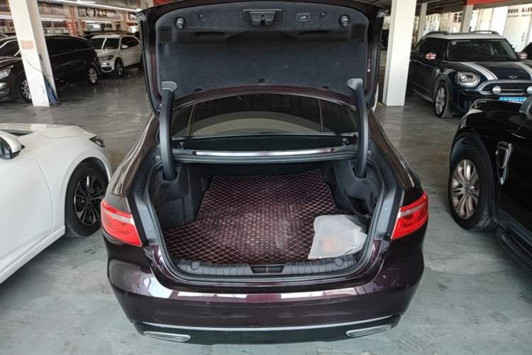 Used Jaguar XFL 2019 XFL 2.0T 250 PS Two-Wheel-Drive Luxury Edition Trunk