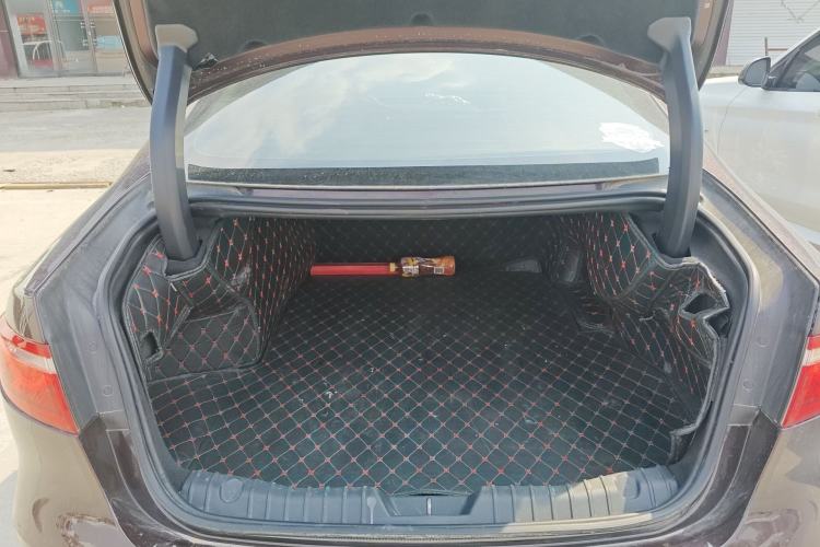 Used Jaguar XFL 2019 XFL 2.0T 250 PS Two-Wheel-Drive Luxury Edition Trunk