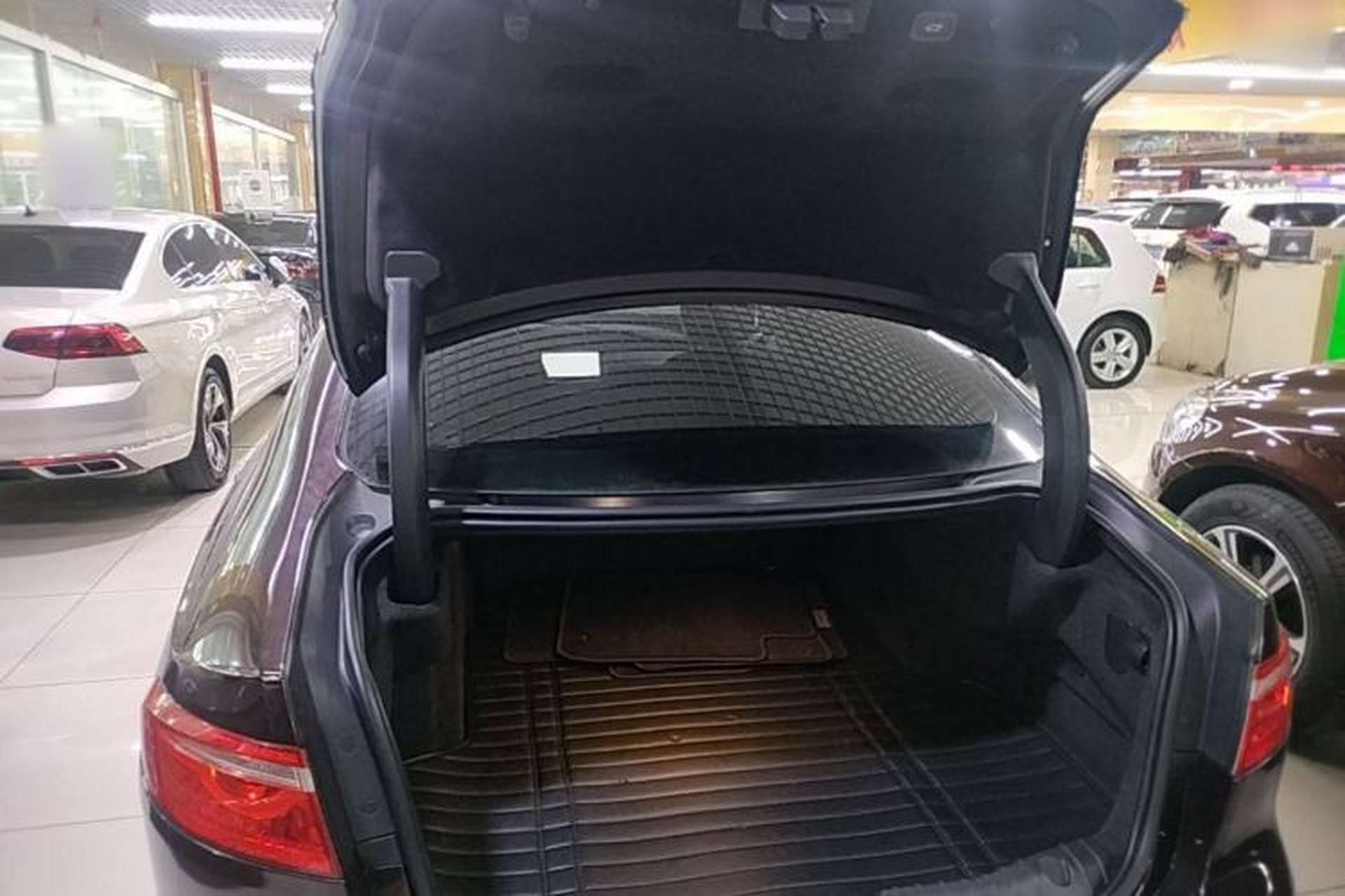 Used Jaguar XFL 2019 XFL 2.0T 250 PS Two-Wheel-Drive Luxury Edition Trunk