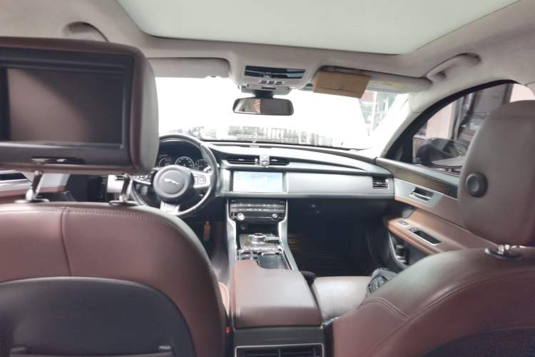 Used Jaguar XFL 2019 XFL 2.0T 250 PS Four-Wheel Drive Luxury Edition Headliner