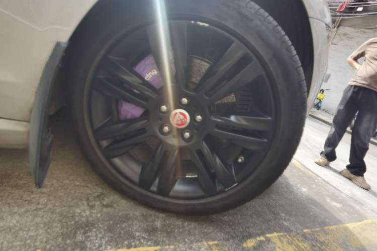 Used Jaguar XFL 2019 XFL 2.0T 250 PS Four-Wheel Drive Luxury Edition Right Front Wheel Hub