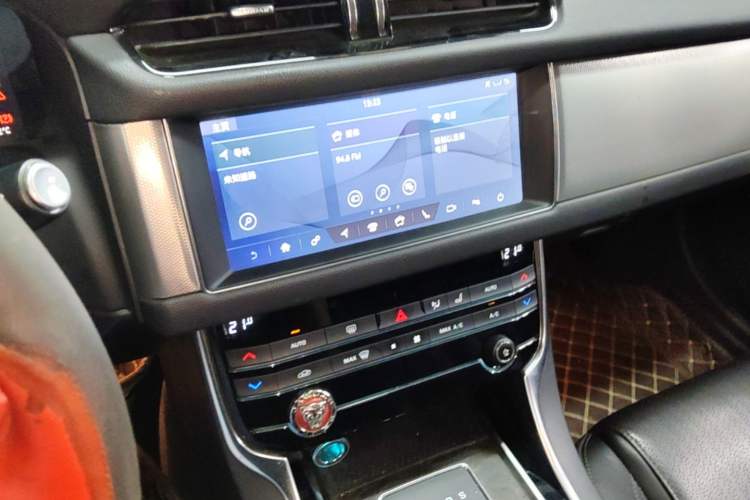 Used Jaguar XFL 2019 XFL 2.0T 250 PS Two-Wheel-Drive Luxury Edition Audio And AC Panel