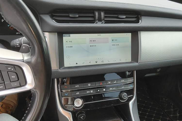 Used Jaguar XFL 2019 XFL 2.0T 250 PS Two-Wheel-Drive Luxury Edition Audio And AC Panel