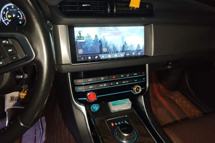 Used Jaguar XFL 2019 XFL 2.0T 250 PS Four-Wheel Drive Luxury Edition Audio And AC Panel