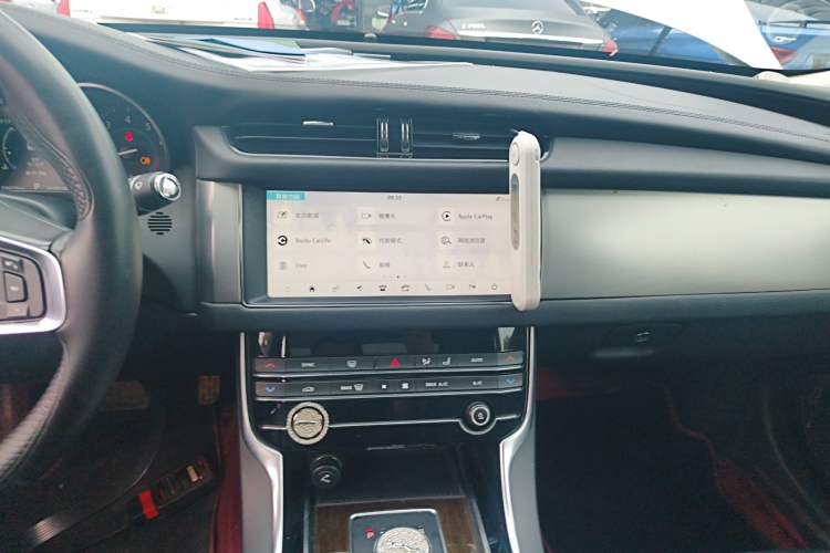 Used Jaguar XFL 2019 XFL 2.0T 200 PS Two-Wheel-Drive Elite Edition Audio And AC Panel