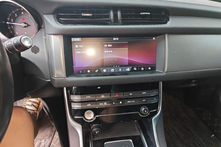 Used Jaguar XFL 2019 XFL 2.0T 200PS Two-Wheel-Drive Luxury Edition Audio And AC Panel