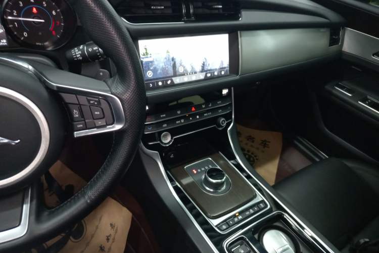 Used Jaguar XFL 2019 XFL 2.0T 200 PS Two-Wheel-Drive Elite Edition Audio And AC Panel