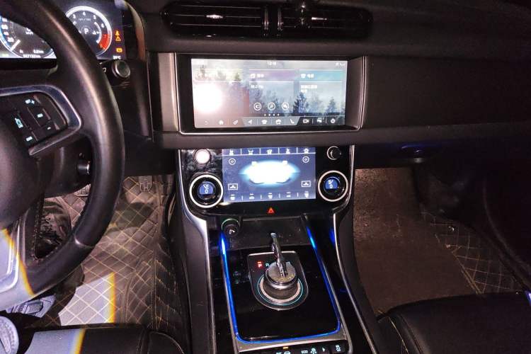 Used Jaguar XFL 2019 XFL 2.0T 200PS Two-Wheel-Drive Luxury Edition Audio And AC Panel