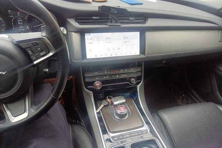 Used Jaguar XFL 2019 XFL 2.0T 200 PS Two-Wheel-Drive Elite Edition Audio And AC Panel