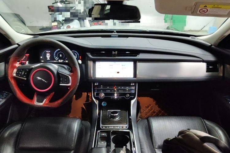 Used Jaguar XFL 2019 XFL 2.0T 250 PS Two-Wheel-Drive Luxury Edition Center Console