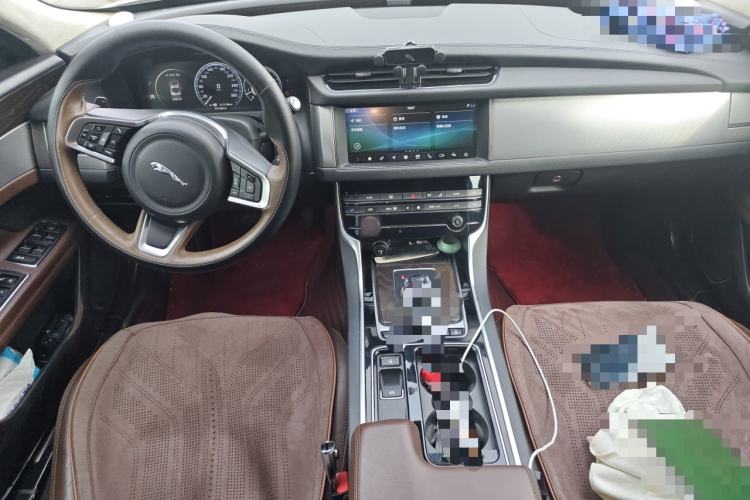 Used Jaguar XFL 2019 XFL 2.0T 250 PS Four-Wheel Drive Luxury Edition Center Console