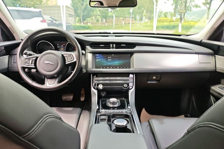 Used Jaguar XFL 2019 XFL 2.0T 200PS Two-Wheel-Drive Luxury Edition Center Console