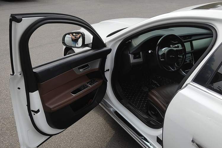 Used Jaguar XFL 2019 XFL 2.0T 250 PS Two-Wheel-Drive Luxury Edition Driver Seat