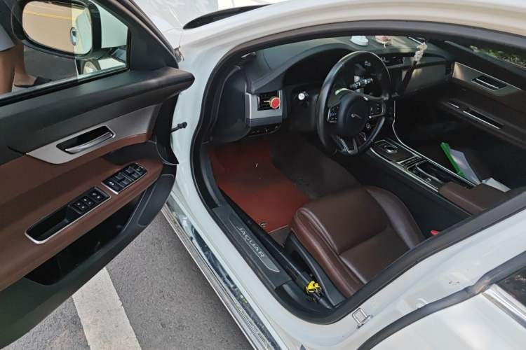 Used Jaguar XFL 2019 XFL 2.0T 250 PS Two-Wheel-Drive Luxury Edition Driver Seat