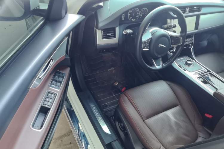 Used Jaguar XFL 2019 XFL 2.0T 250 PS Four-Wheel Drive Luxury Edition Driver Seat