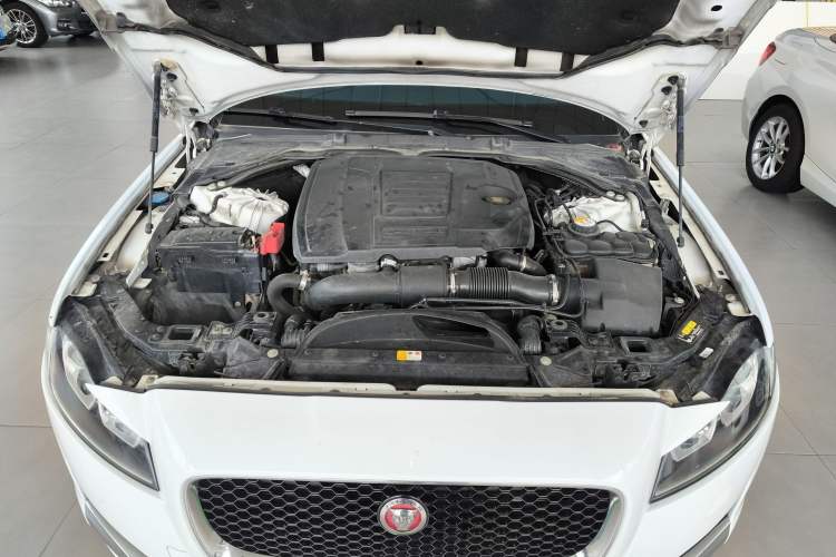 Used Jaguar XFL 2019 XFL 2.0T 200 PS Two-Wheel-Drive Elite Edition Engine Bay