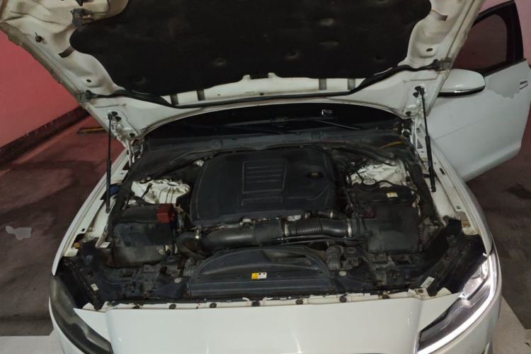Used Jaguar XFL 2019 XFL 2.0T 250 PS Four-Wheel Drive Luxury Edition Engine Bay