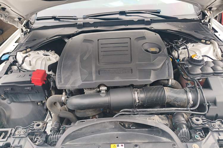 Used Jaguar XFL 2019 XFL 2.0T 200 PS Two-Wheel-Drive Elite Edition Engine Bay