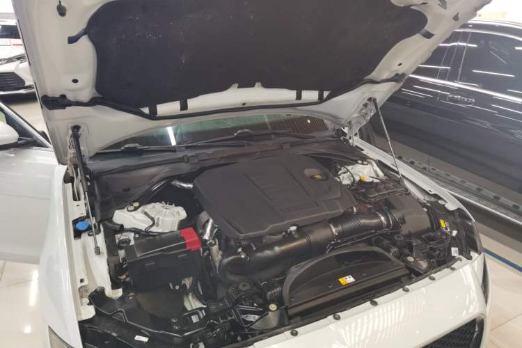 Used Jaguar XFL 2019 XFL 2.0T 200PS Two-Wheel-Drive Luxury Edition Engine Bay
