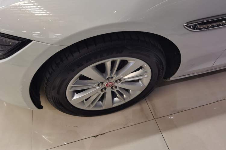 Used Jaguar XFL 2019 XFL 2.0T 200PS Two-Wheel-Drive Luxury Edition Exterior 4