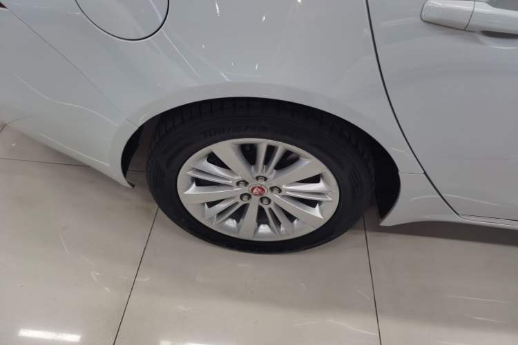 Used Jaguar XFL 2019 XFL 2.0T 200PS Two-Wheel-Drive Luxury Edition Exterior 5