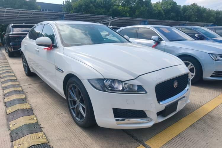 Used Jaguar XFL 2019 XFL 2.0T 200 PS Two-Wheel-Drive Elite Edition Front Right 45 Deg