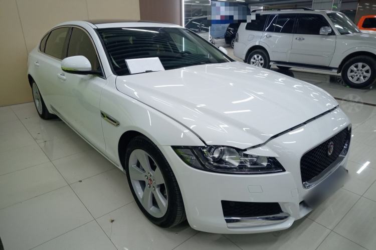 Used Jaguar XFL 2019 XFL 2.0T 200 PS Two-Wheel-Drive Elite Edition Front Right 45 Deg
