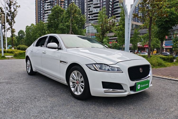 Used Jaguar XFL 2019 XFL 2.0T 200PS Two-Wheel-Drive Luxury Edition Front Right 45 Deg