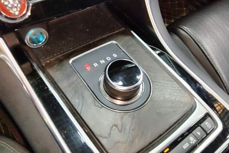 Used Jaguar XFL 2019 XFL 2.0T 250 PS Two-Wheel-Drive Luxury Edition Gear Lever