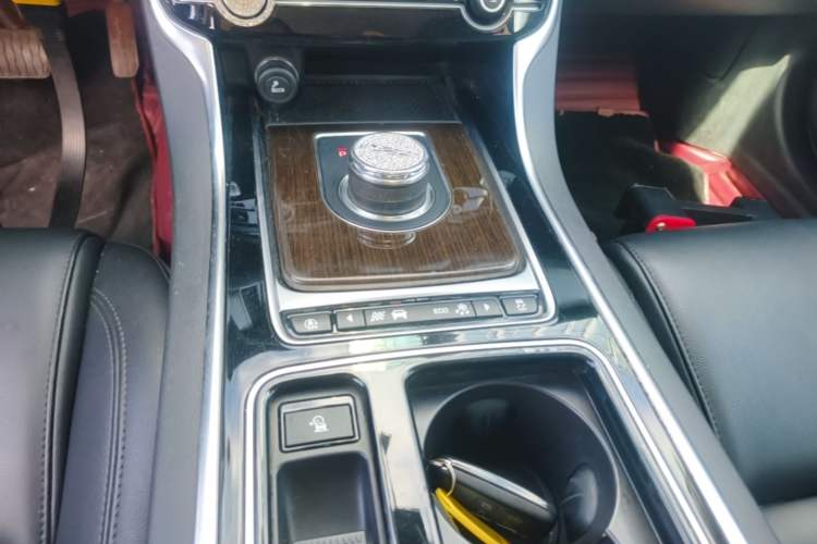 Used Jaguar XFL 2019 XFL 2.0T 200 PS Two-Wheel-Drive Elite Edition Gear Lever
