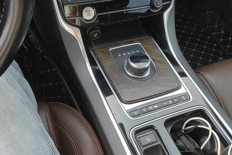 Used Jaguar XFL 2019 XFL 2.0T 250 PS Two-Wheel-Drive Luxury Edition Gear Lever