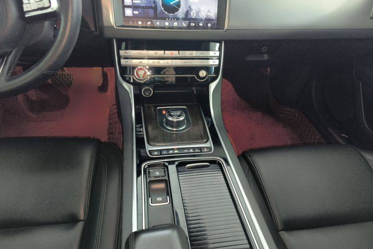 Used Jaguar XFL 2019 XFL 2.0T 200 PS Two-Wheel-Drive Elite Edition Gear Lever