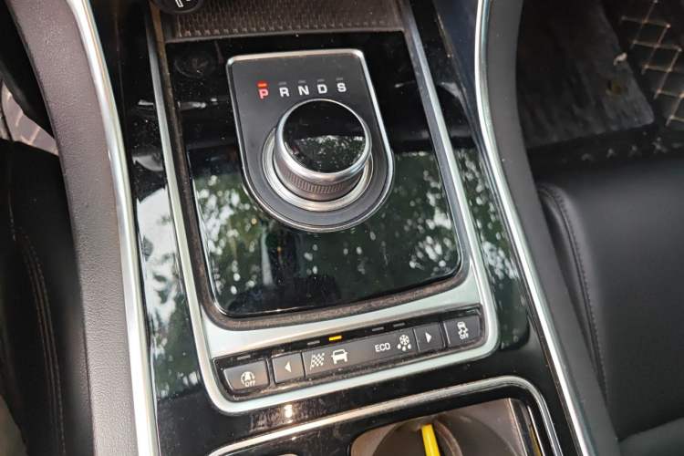 Used Jaguar XFL 2019 XFL 2.0T 200PS Two-Wheel-Drive Luxury Edition Gear Lever