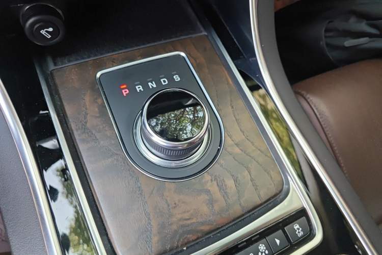 Used Jaguar XFL 2019 XFL 2.0T 250 PS Two-Wheel-Drive Luxury Edition Gear Lever