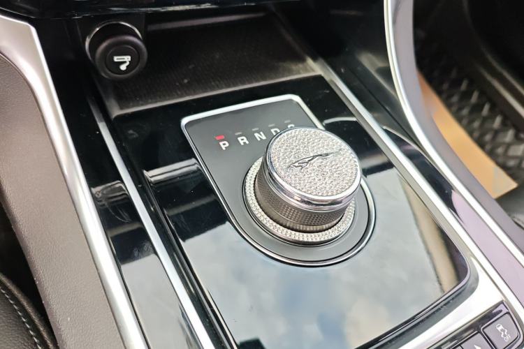 Used Jaguar XFL 2019 XFL 2.0T 200PS Two-Wheel-Drive Luxury Edition Gear Lever