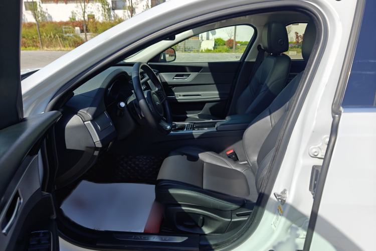 Used Jaguar XFL 2019 XFL 2.0T 200PS Two-Wheel-Drive Luxury Edition Interior 1