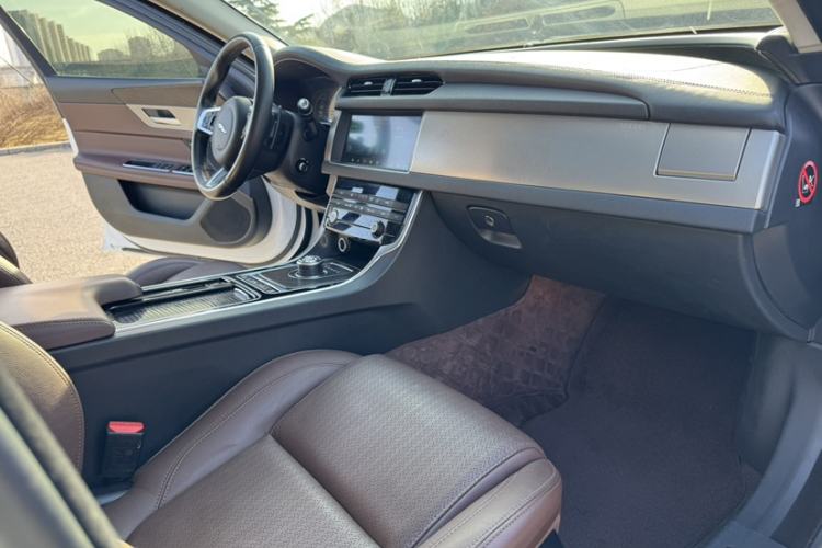 Used Jaguar XFL 2019 XFL 2.0T 250 PS Two-Wheel-Drive Luxury Edition Interior 10