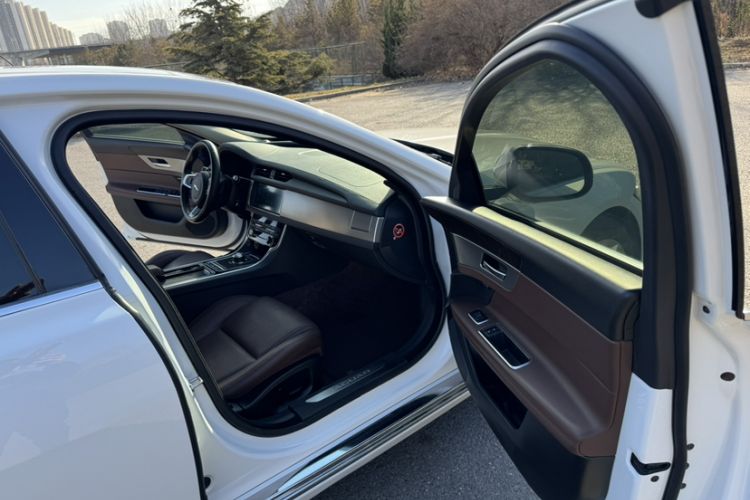 Used Jaguar XFL 2019 XFL 2.0T 250 PS Two-Wheel-Drive Luxury Edition Interior 11