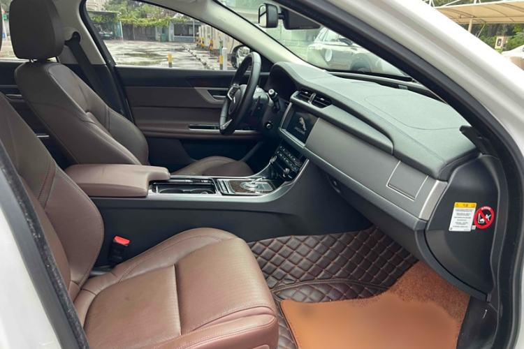 Used Jaguar XFL 2019 XFL 2.0T 250 PS Two-Wheel-Drive Luxury Edition Interior 11