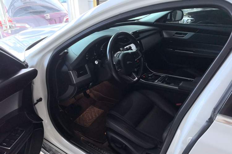 Used Jaguar XFL 2019 XFL 2.0T 200 PS Two-Wheel-Drive Elite Edition Interior 2