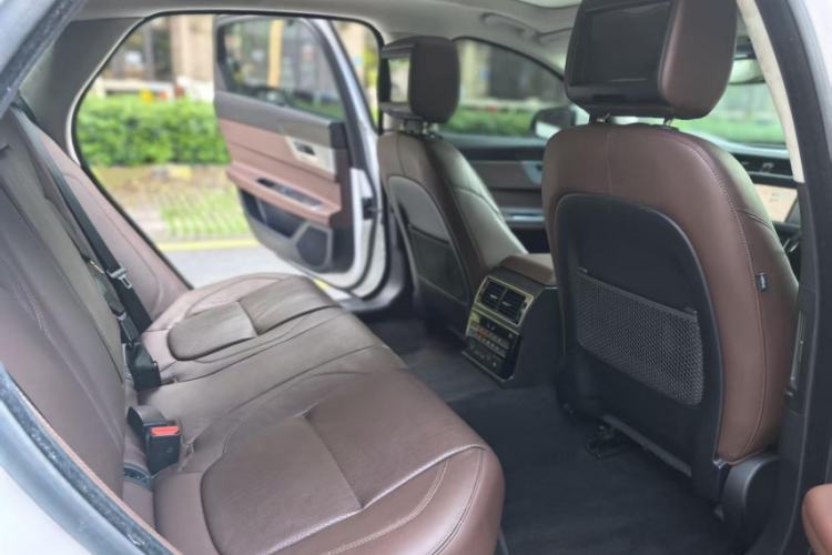 Used Jaguar XFL 2019 XFL 2.0T 250 PS Four-Wheel Drive Luxury Edition Interior 2
