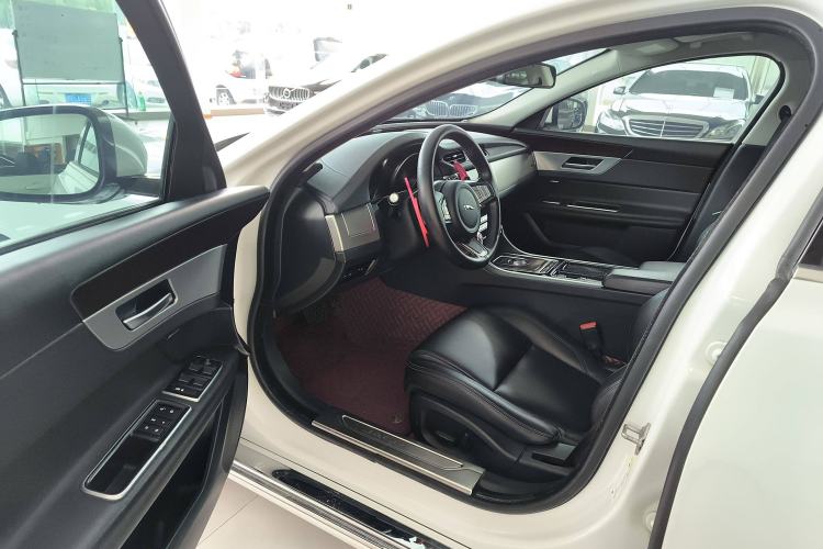Used Jaguar XFL 2019 XFL 2.0T 200 PS Two-Wheel-Drive Elite Edition Interior 3
