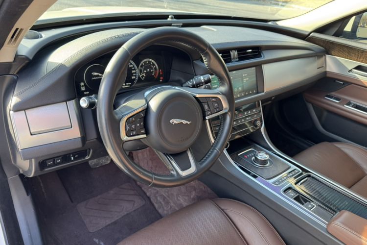 Used Jaguar XFL 2019 XFL 2.0T 250 PS Two-Wheel-Drive Luxury Edition Interior 3
