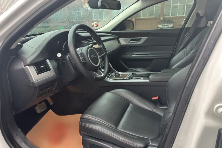 Used Jaguar XFL 2019 XFL 2.0T 200 PS Two-Wheel-Drive Elite Edition Interior 3