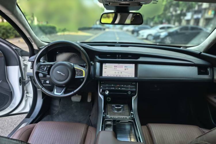 Used Jaguar XFL 2019 XFL 2.0T 250 PS Four-Wheel Drive Luxury Edition Interior 3