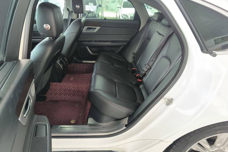 Used Jaguar XFL 2019 XFL 2.0T 200 PS Two-Wheel-Drive Elite Edition Interior 4