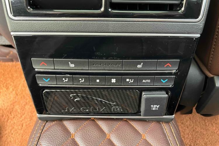 Used Jaguar XFL 2019 XFL 2.0T 250 PS Two-Wheel-Drive Luxury Edition Interior 4