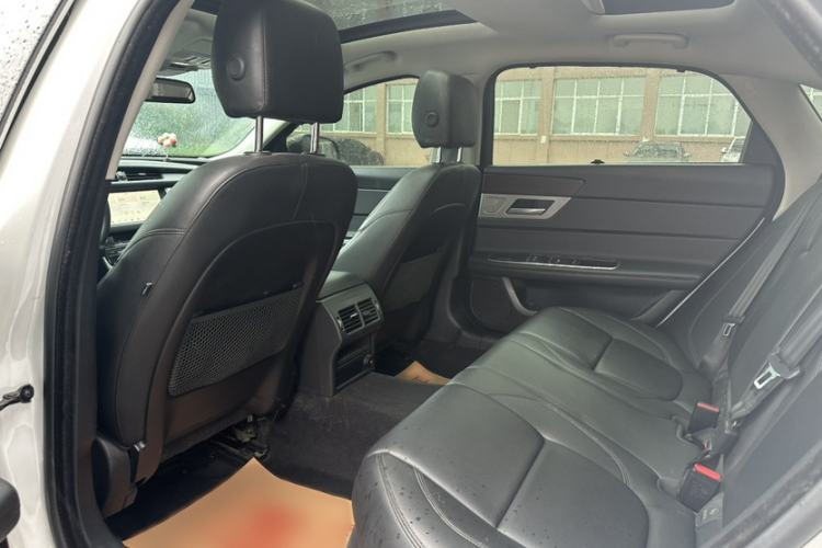 Used Jaguar XFL 2019 XFL 2.0T 200 PS Two-Wheel-Drive Elite Edition Interior 4