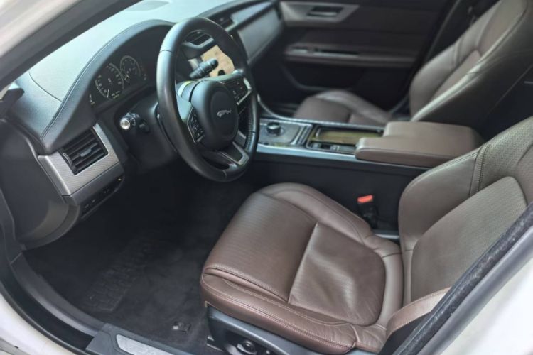 Used Jaguar XFL 2019 XFL 2.0T 250 PS Four-Wheel Drive Luxury Edition Interior 4